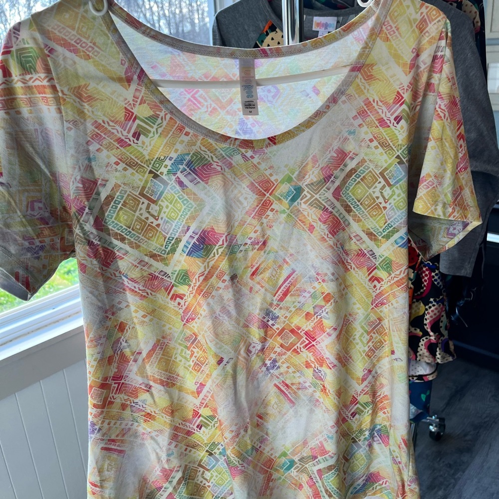 Lularoe classic tee